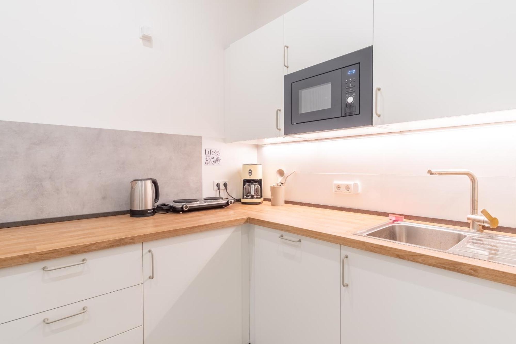 65 Zoll 4K Tv, Disney Plus, Soundbar, Kostenloser Kaffee, 5 Raeume Leipzig Exterior photo