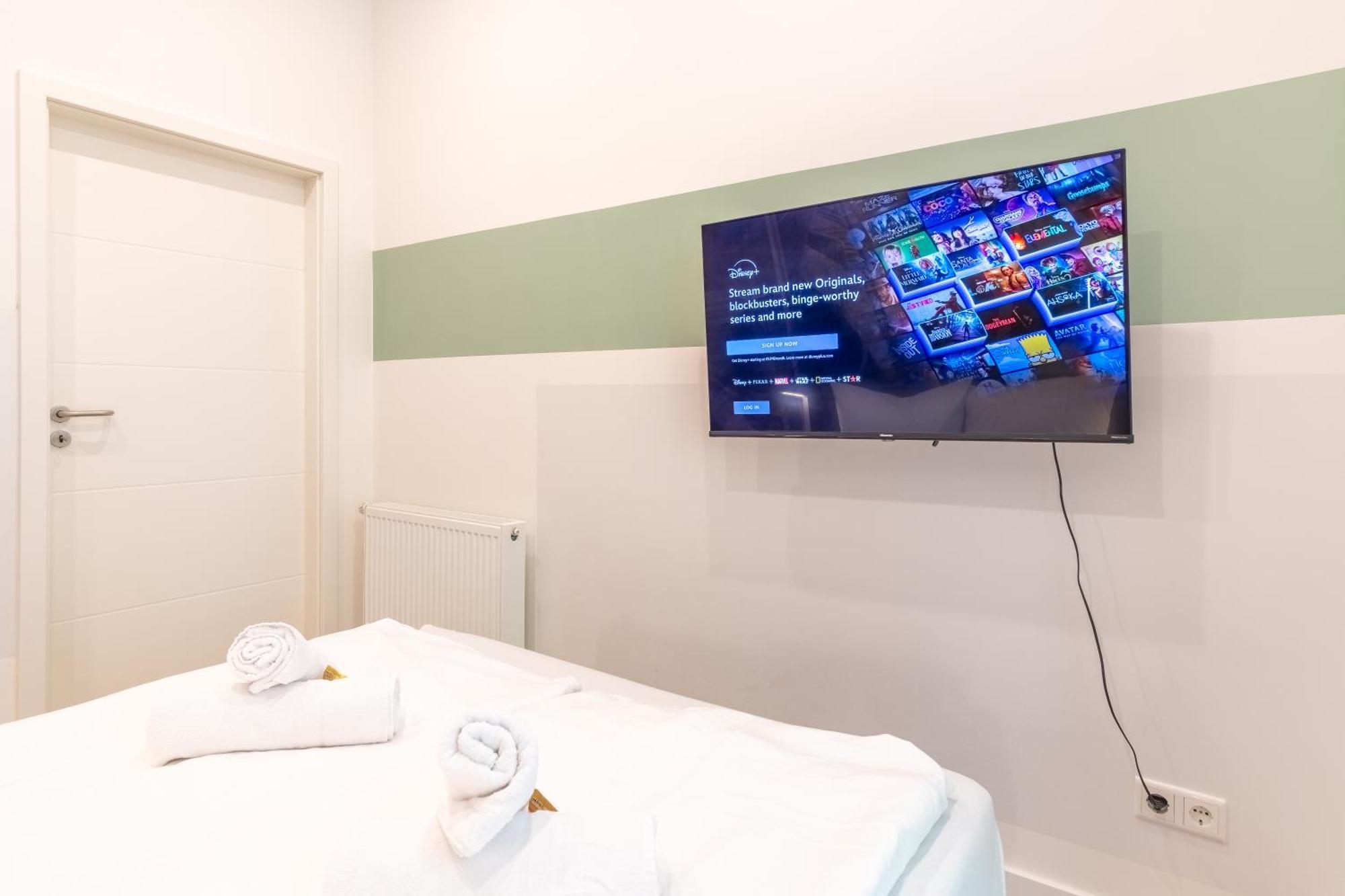 65 Zoll 4K Tv, Disney Plus, Soundbar, Kostenloser Kaffee, 5 Raeume Leipzig Exterior photo